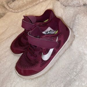 Girls Nike free runs